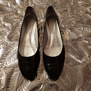 Brand new in box caligarius black patent comfort loafers